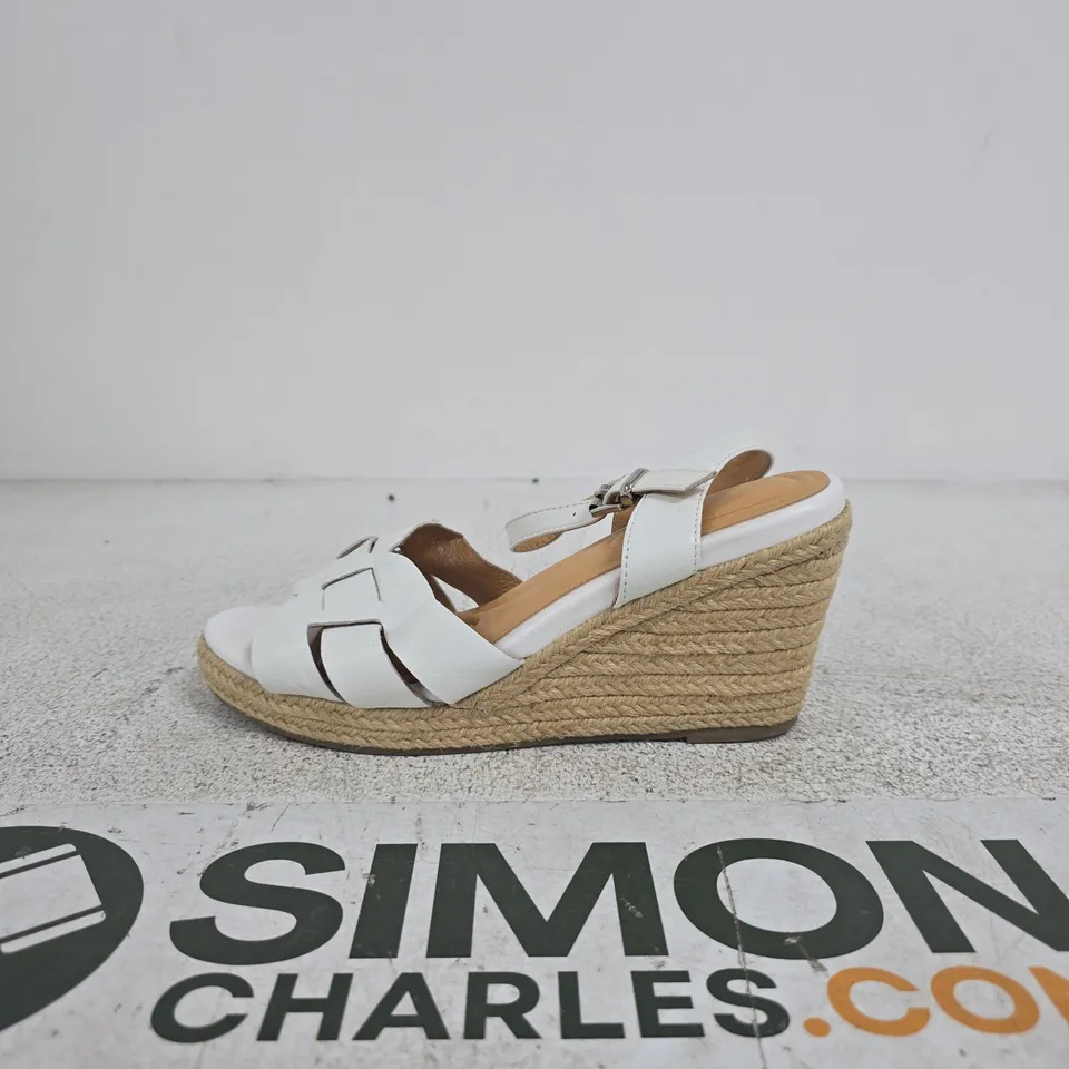 RUTH LANGSFORD WEDGE PLATFORM SANDAL SIZE 5