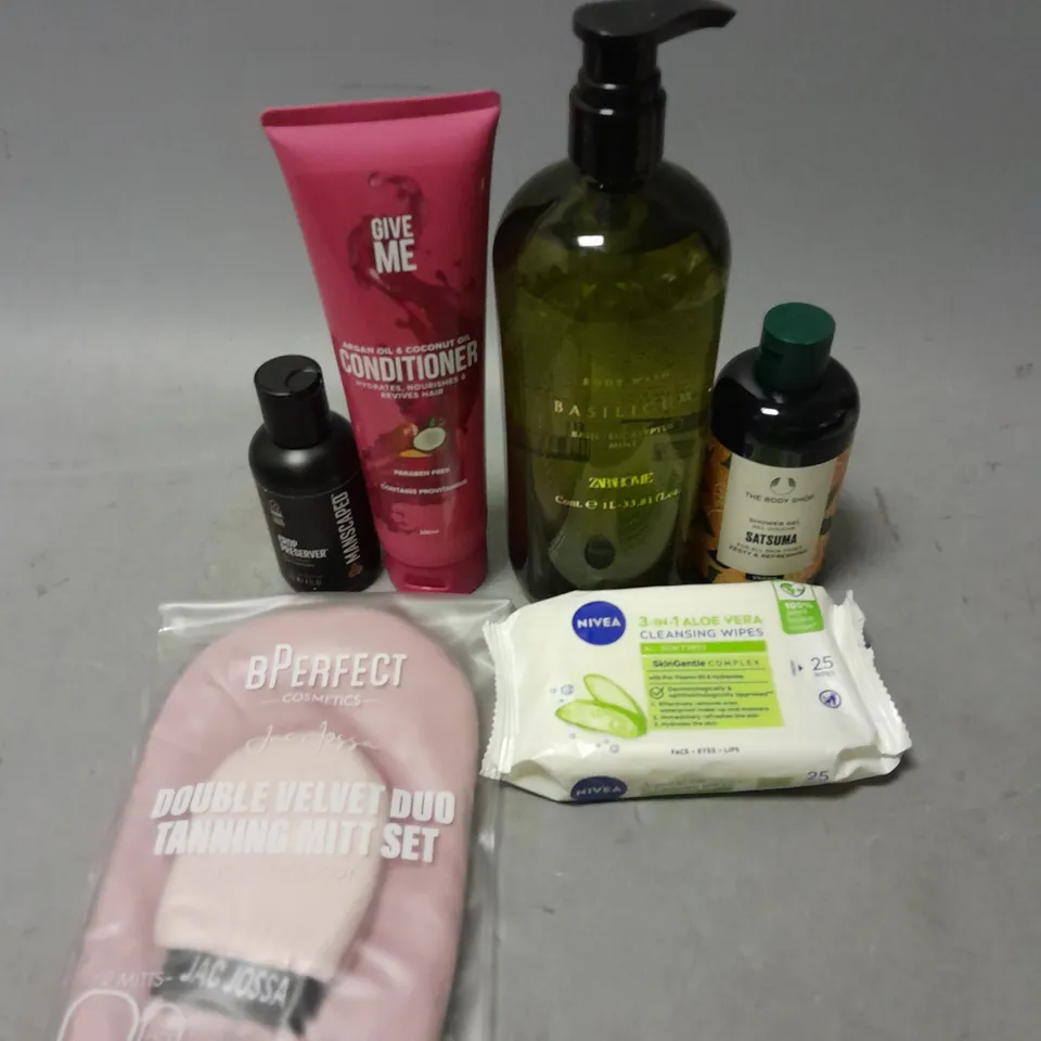 APPROXIMATELY 20 ASSORTED COSMETIC ITEMS TO INCLUDE - BPERFECT DOUBLE VELVET DUO TANNING MITT - THE BODY SHOP SATSUMA SHOWER GEL - MANSCAPED CROP PRESEVER