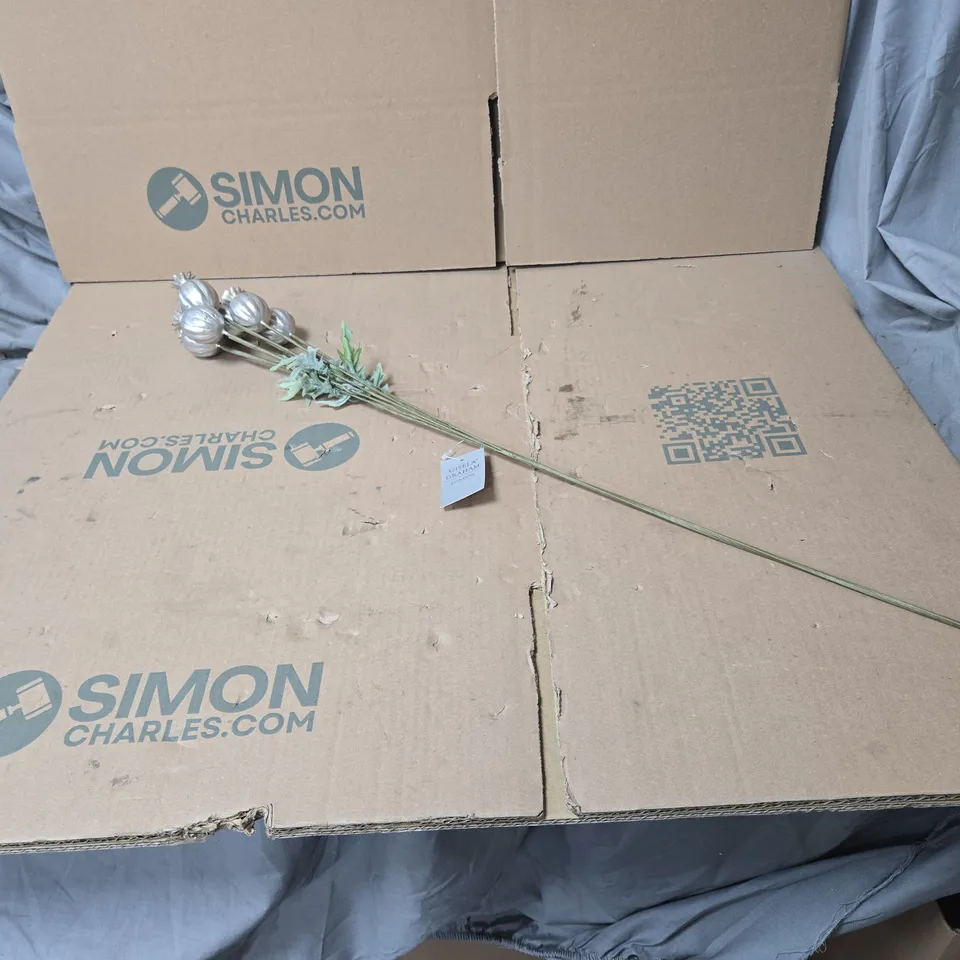 BOX OF APPROXIMATELY 11 X GISELA GRAHAM SILVER FLOWER DECORATIONS 