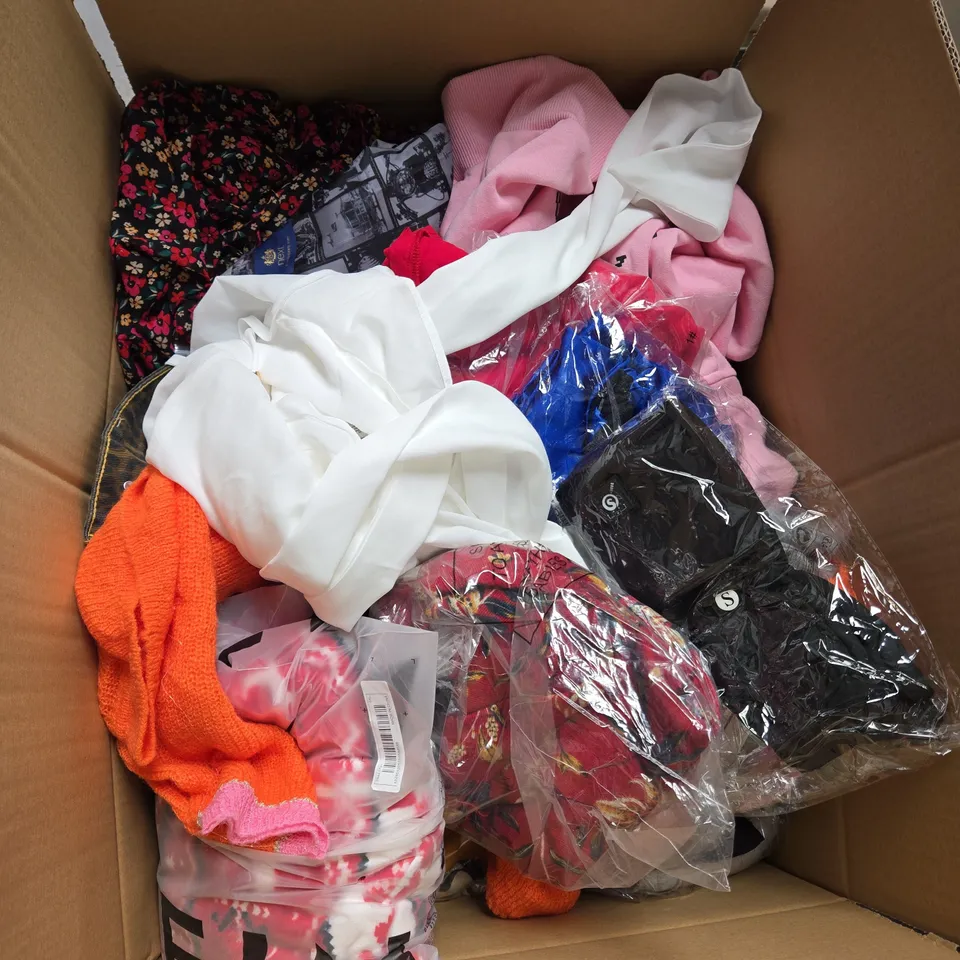 LARGE BOX OF ASSORTED CLOTHING ITEMS IN VARIOUS SIZES, STYLES AND COLOUR 