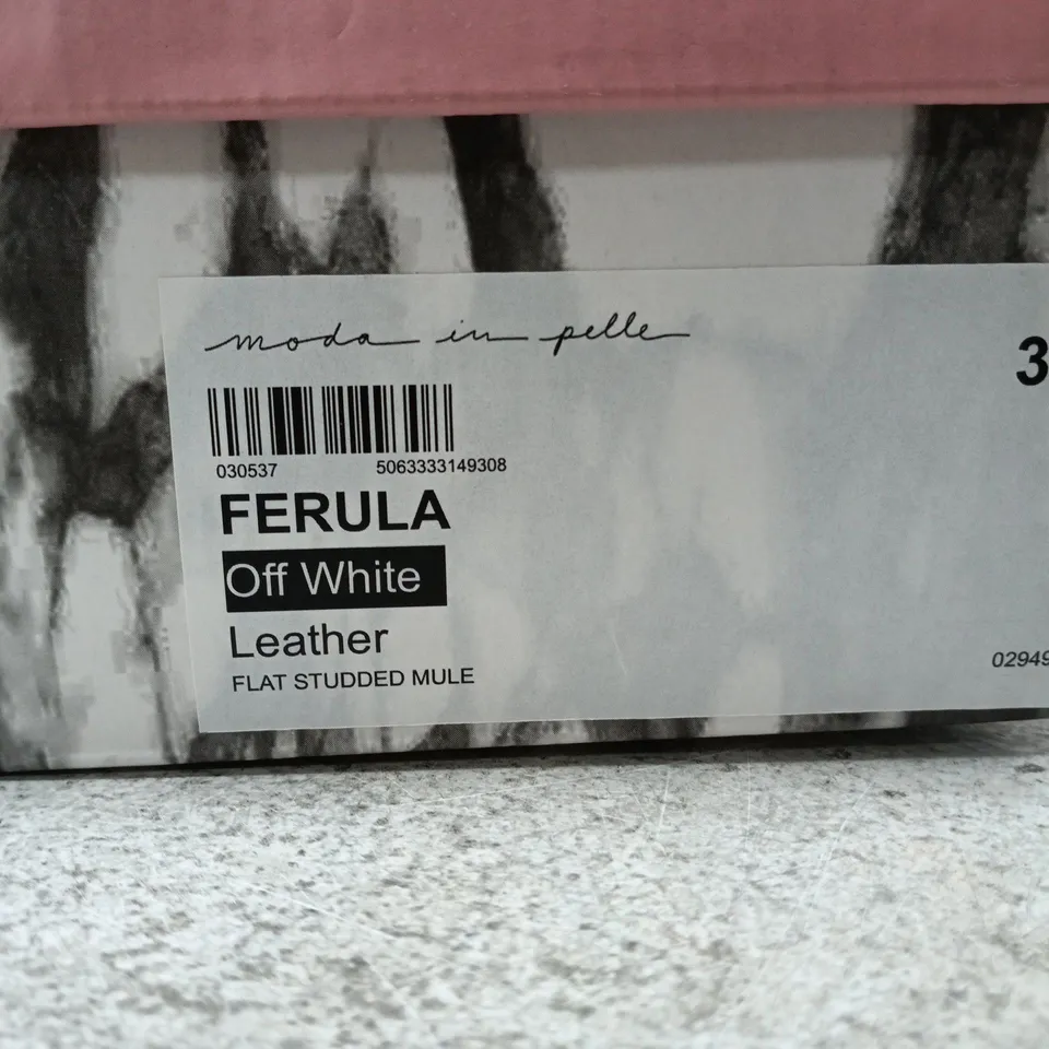 MODA IN PELLE OFF-WHITE LEATHER FLAT STUDDED MULE SANDALS – UK 6 (EU 39)