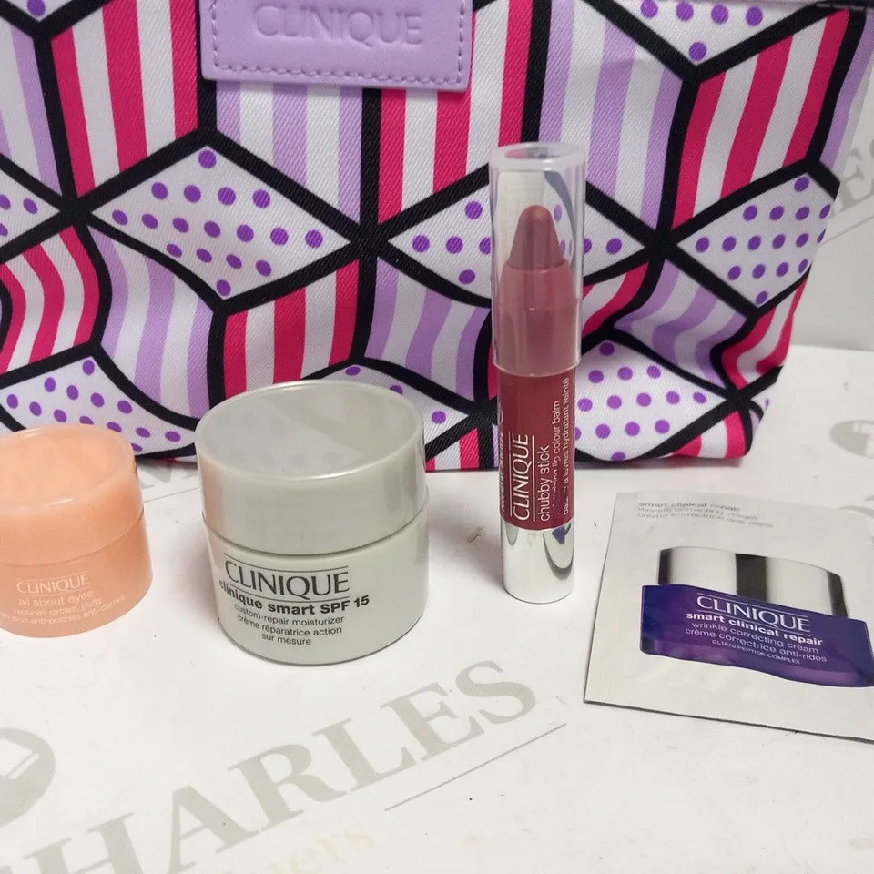 CLINIQUE 4 PIECE GIFT SET WITH COSMETICS BAG