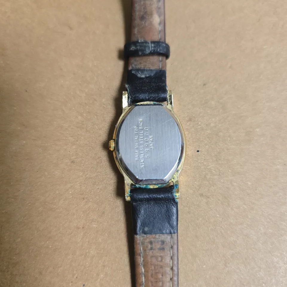 ACCURIST QUARTZ WATCH – GOLD TONE CASE, BLACK LEATHER STRAP