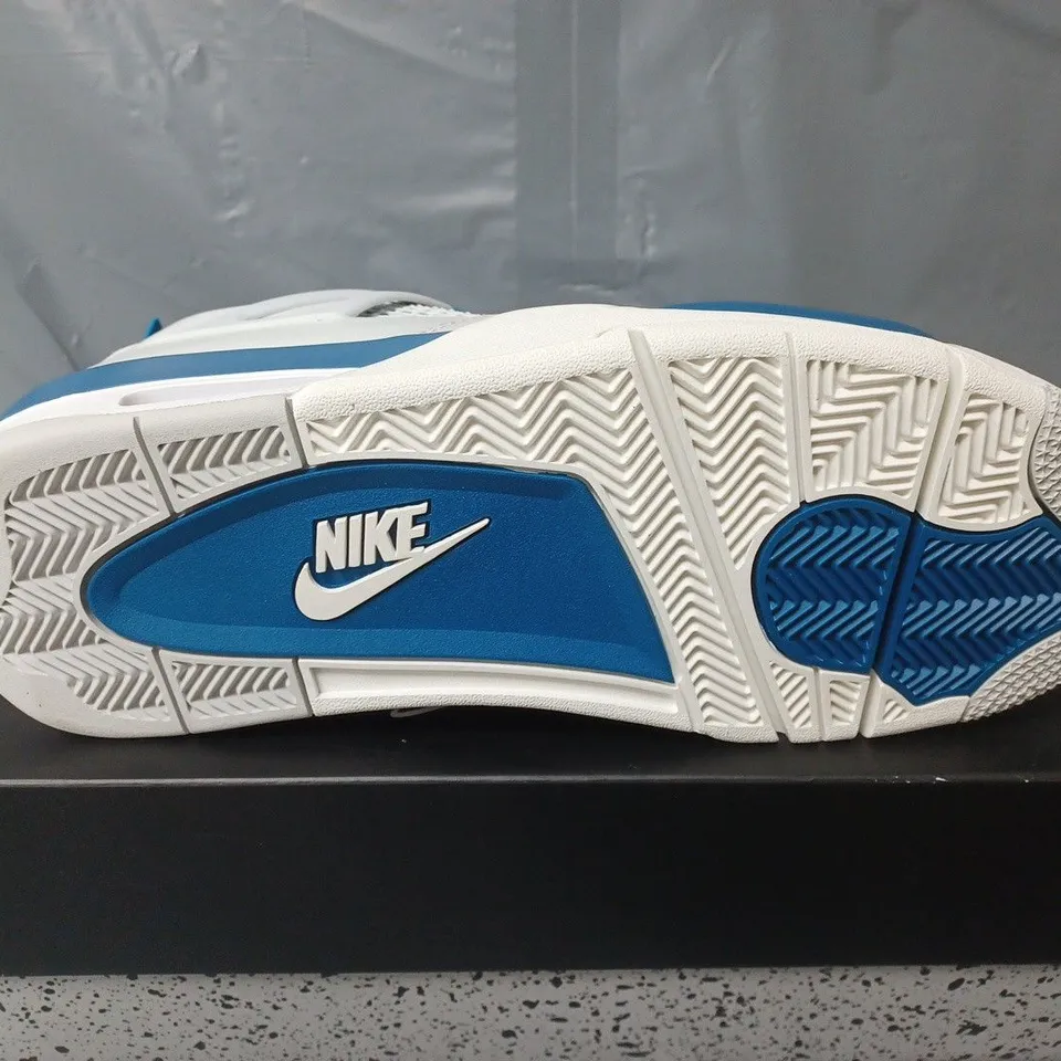 BOXED PAIR OF NIKE AIR JORDAN 4 RETRO IN WHITE/BLUE - UK 10