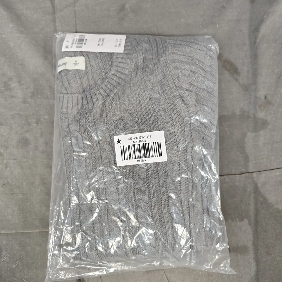 BAGGED HOLLISTER SWEATSHIRT IN GREY SIZE MEDIUM