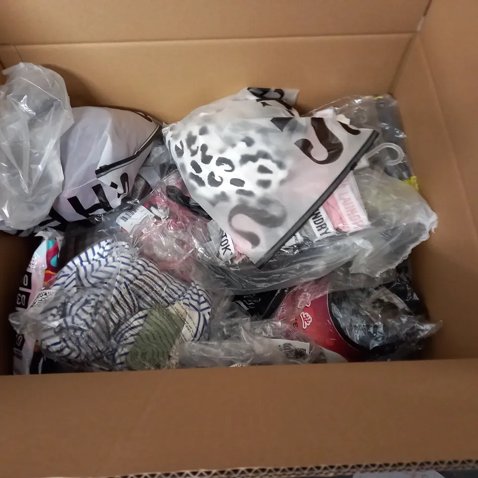 LARGE QUANTITY OF ASSORTED BAGGED CLOTHING ITEMS 
