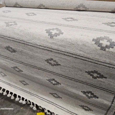 SERENITY POWER LOOM GREY/ BEIGE RUG 5' 3" × 7' 3"