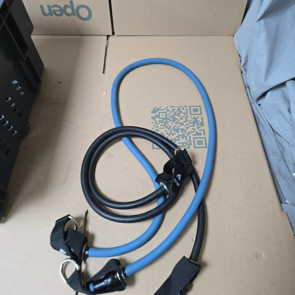 TOTE OF APPROXIMATELY 10 ASSORTED ITEMS TO INCLUDE: RESISTANCE BANDS 