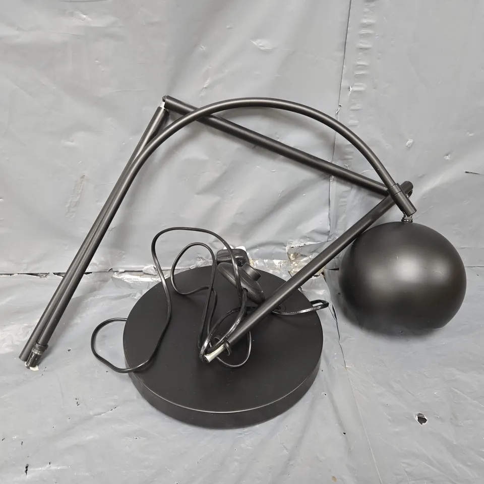 EVERYDAY OCTAVE FLOOR LAMP