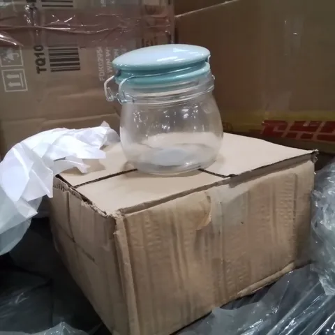 PALLET CONTAINING ASSORTED ITEMS TO INCLUDE: LARGE QUANTITY OF GLASS JARS, AND OTHER FURNITURE ECT.