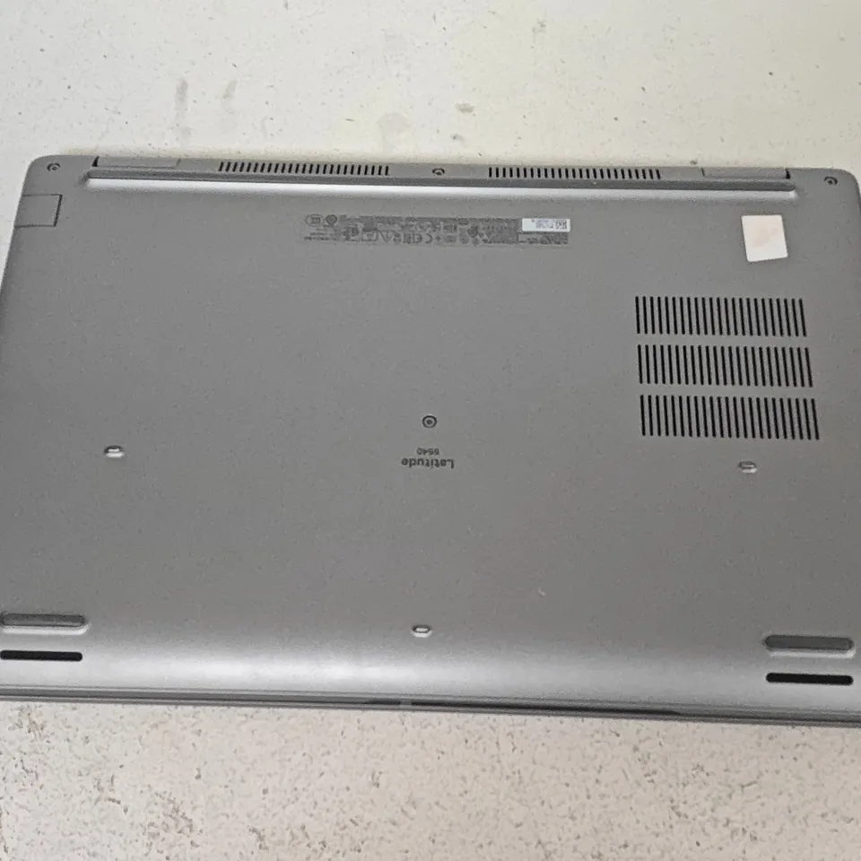UNBOXED DELL LATITUDE 5540 INTEL I5 VPRO LAPTOP IN SILVER