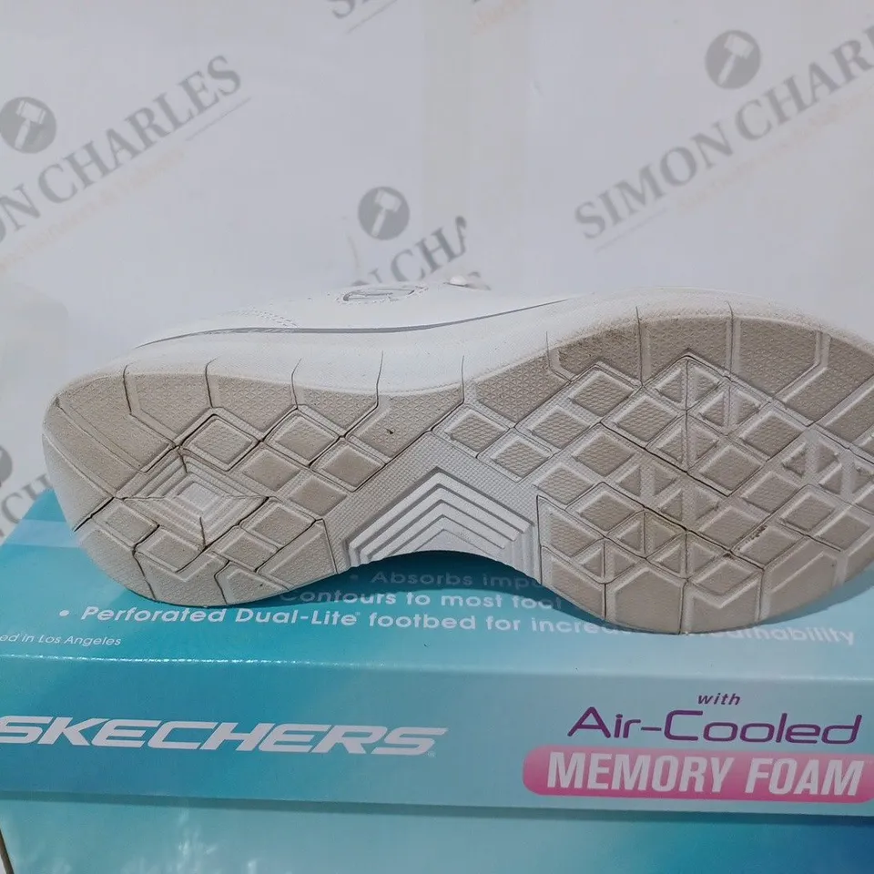 BOXED SKECHERS AIR COOLED TRAINERS SIZE 4