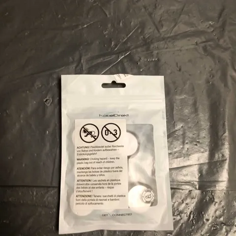 BOX OF MIXED ELECTRICALS INCLUDING APPROXIMATELY 50 WIRE HOLDERS, APPROXIMATELY 60 3 PIN TO 3 PIN