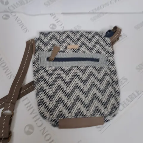 WEIRDFISH CROSSBODY BAG