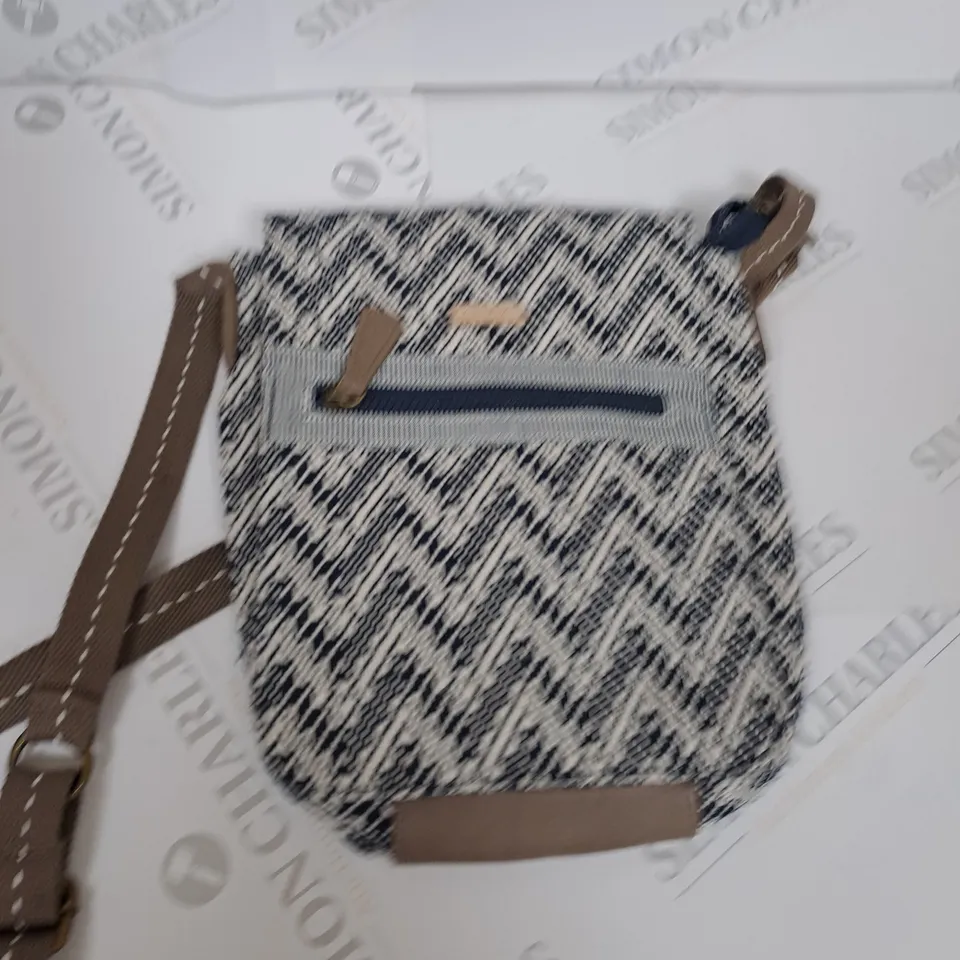 WEIRDFISH CROSSBODY BAG