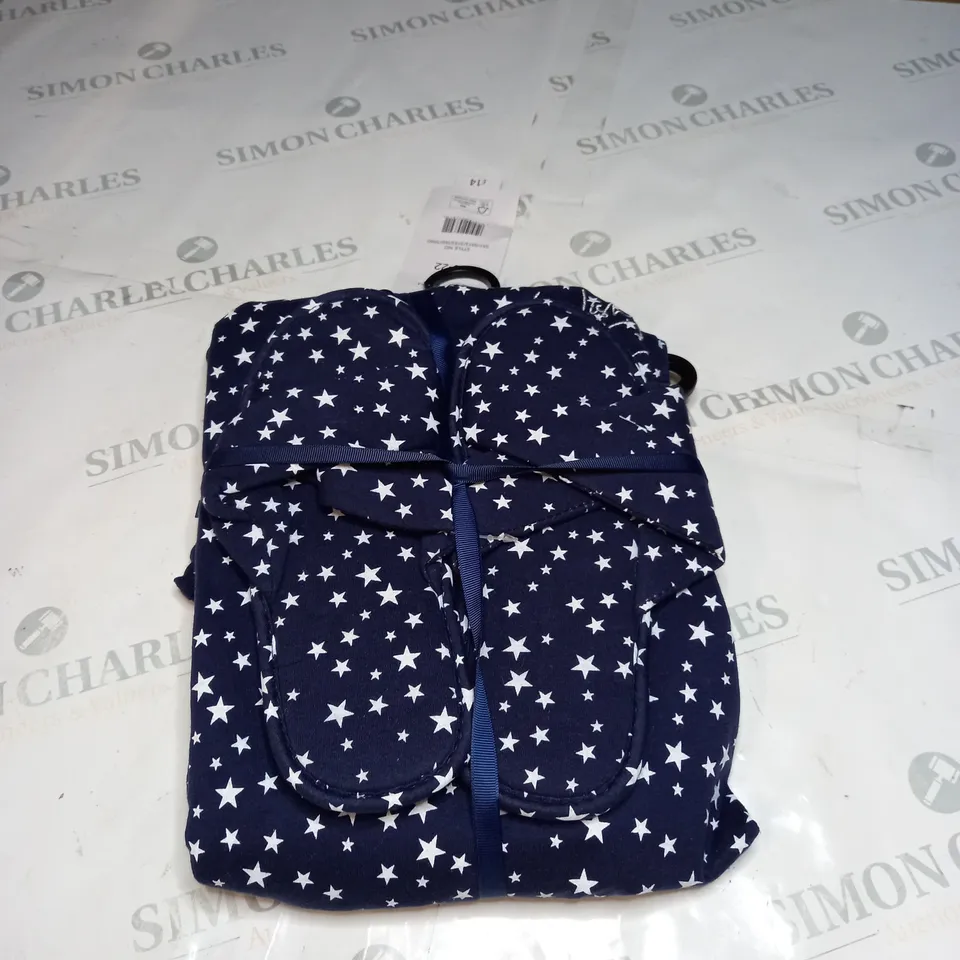 P SET AND SLIPPERS SIZE 20-22