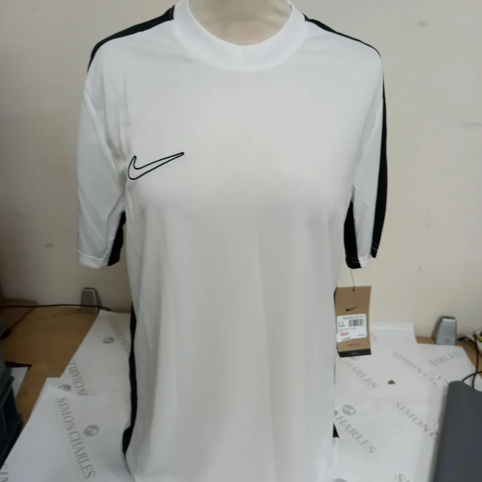 NIKE ACADEMY WHITE T-SHIRT - MED