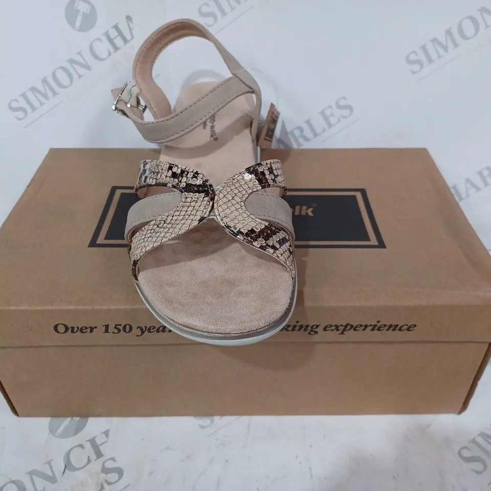 BOXED PAIR OF CUSHION-WALK FAUX SNAKESKIN SANDALS IN NATURAL SIZE 4