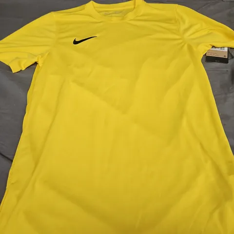 NIKE LOGO CASUAL TEE - SIZE M