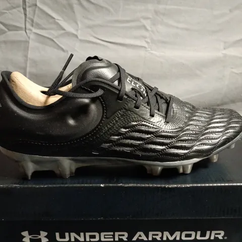 BOXED PAIR OF UNDER ARMOUR FOOTBALL BOOTS – UK SIZE 6.5