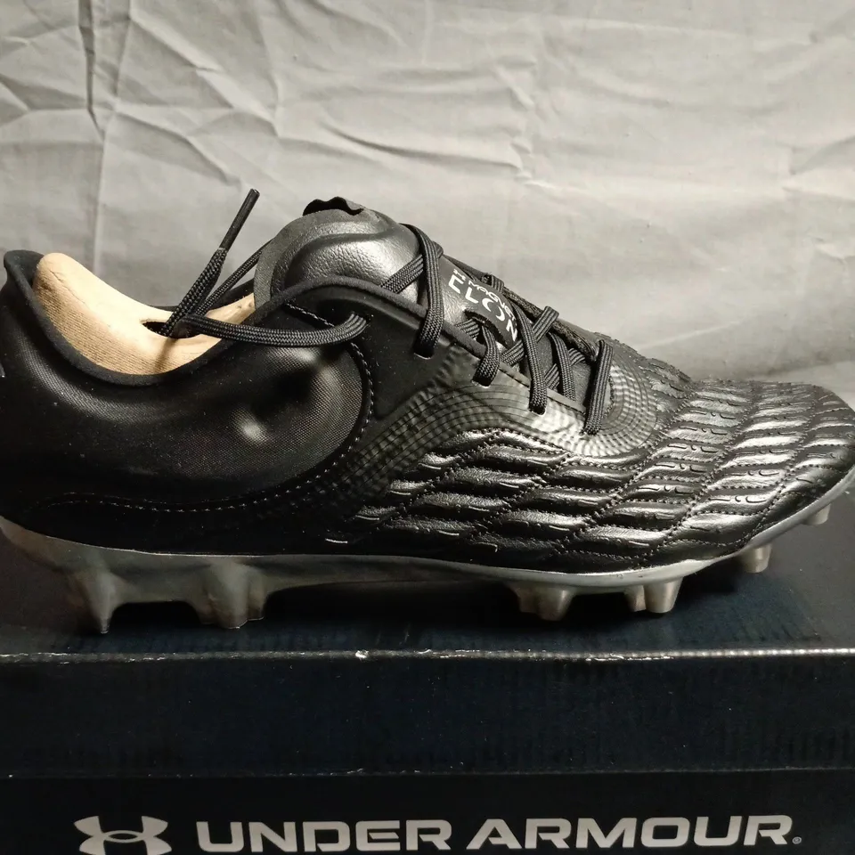 BOXED PAIR OF UNDER ARMOUR FOOTBALL BOOTS – UK SIZE 6.5