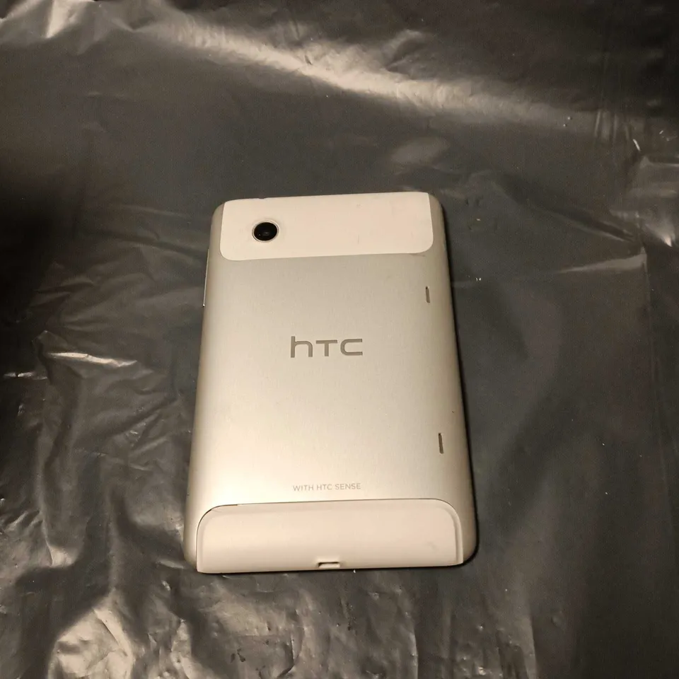 HTC TABLET  – SILVER BACK WITH WHITE CAMERA MODULE 