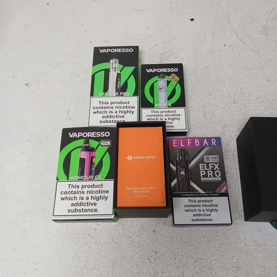 BOX OF APPROXIMATELY 35 ASSORTED E-CIGARETTES AND COMPONENTS TO INCLUDE: VAPORESSO ARMOUR GS DEVICE KIT 