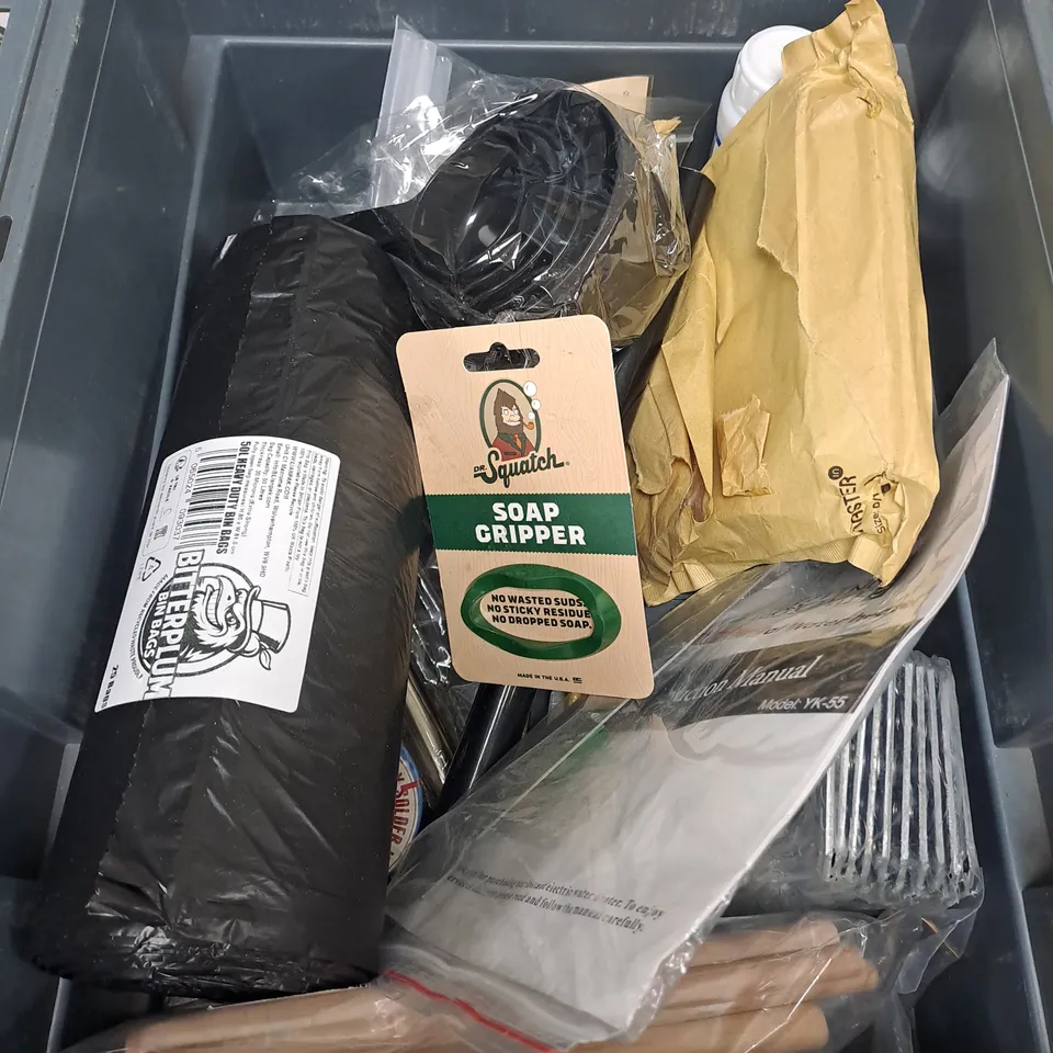 APPROXIMATELY 15 HOUSEHOLD ITEMS TO INCLUDE SMARTSHAKE SHAKER, EARTH BREEZE LAUNDRY DETERGENT SHEETS, YARN, ETC