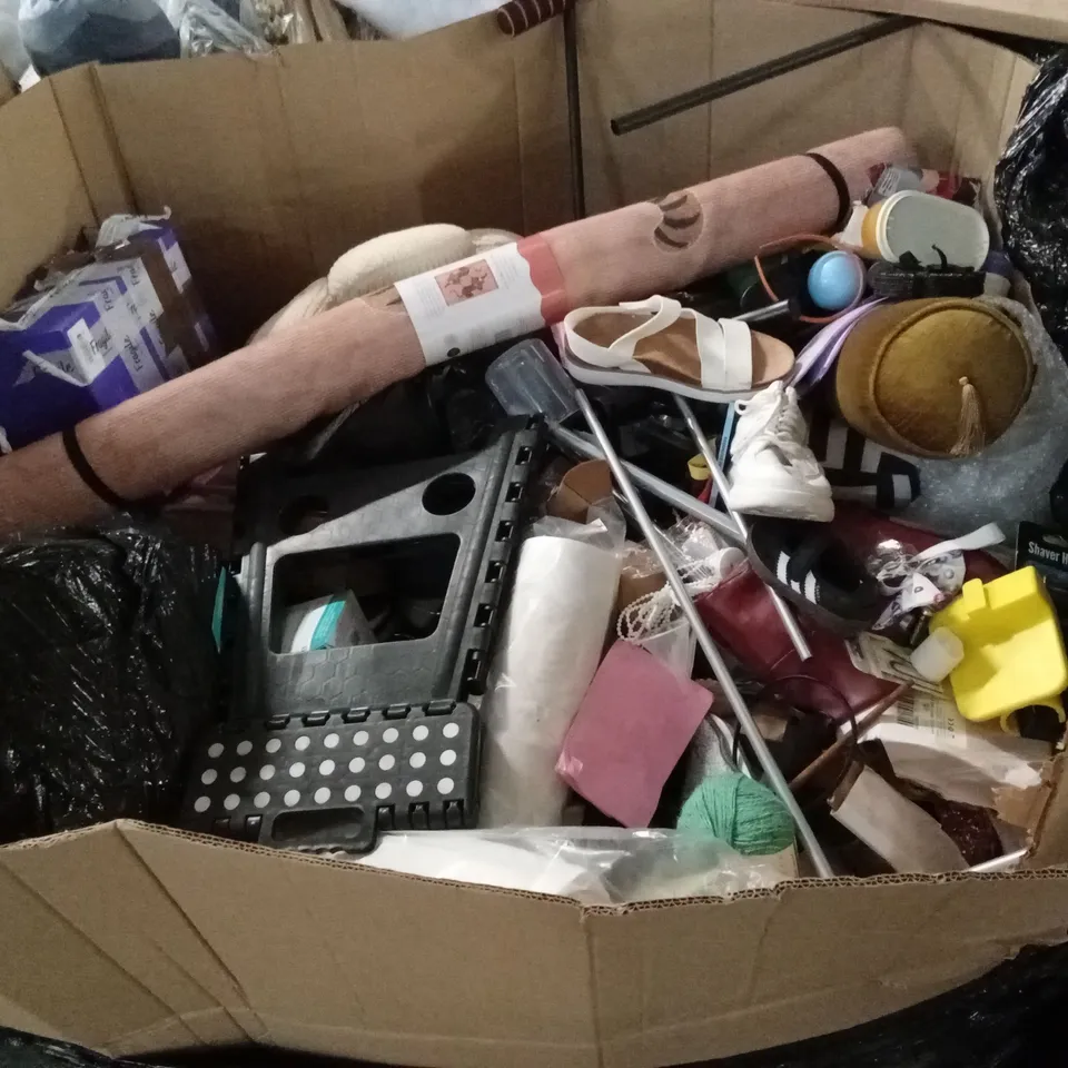 PALLET OF ASSORTED HOUSEHOLD GOODS AND PRODUCTS TO INCLUDE; FOOTSTOOL, RUG, SHOES ETC