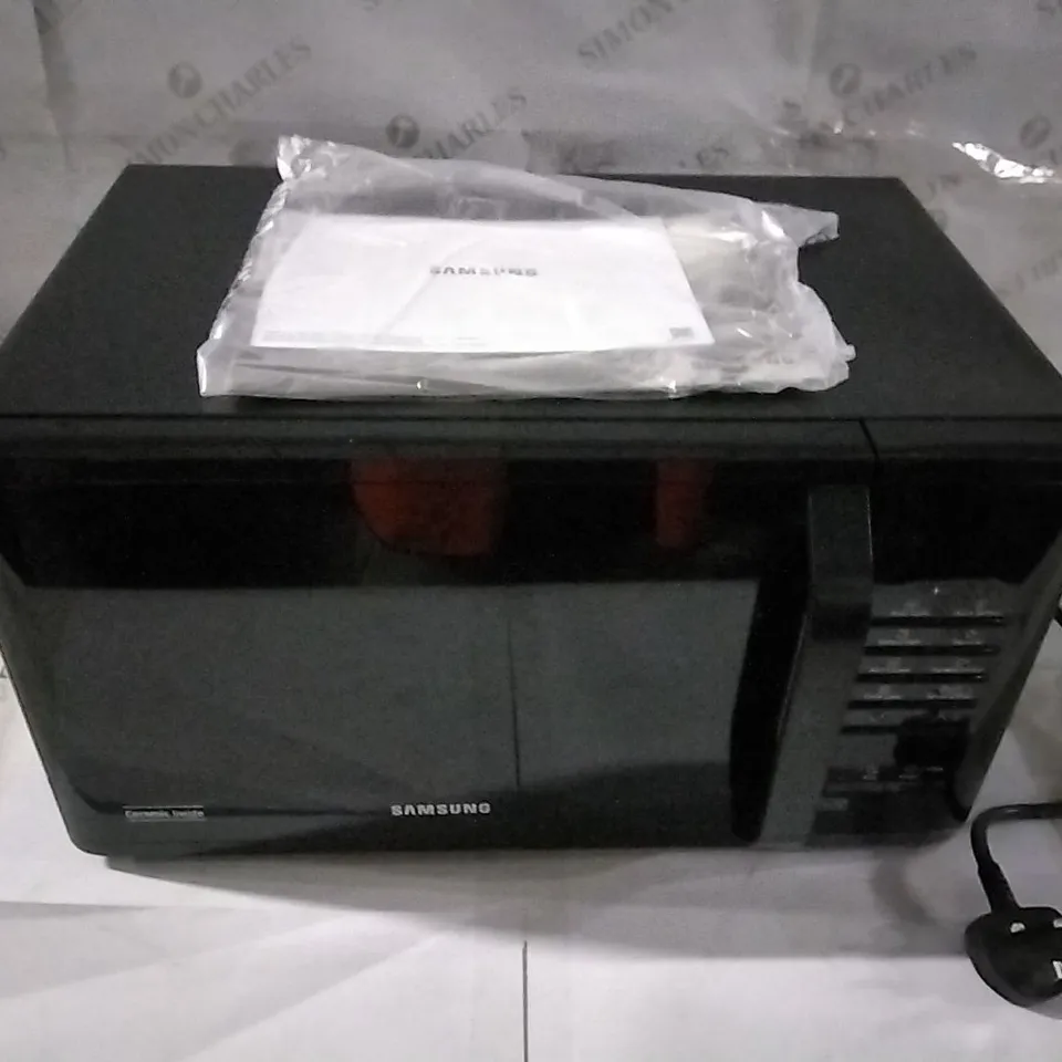 BOXED SAMSUNG MICROWAVE OVEN