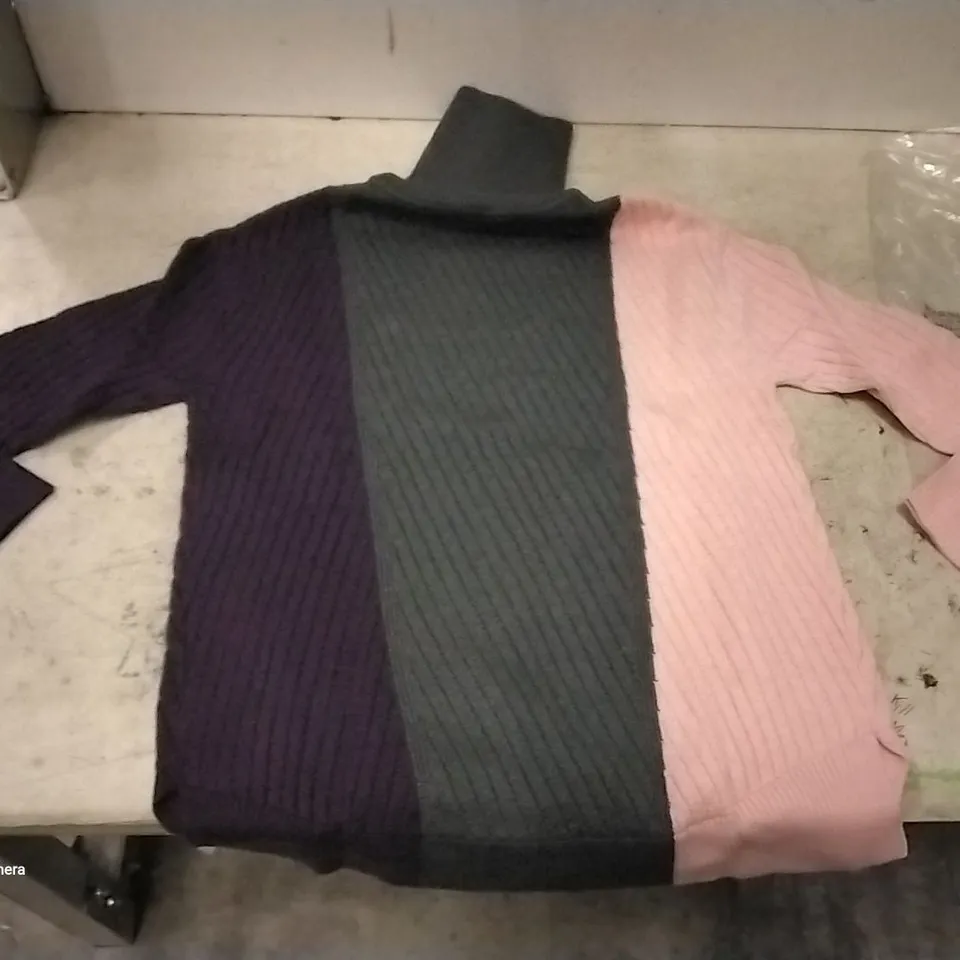 BOX OF 12 BADGLEY MISCHKA PURPLE/GREY/PINK TURTLE NECK XS