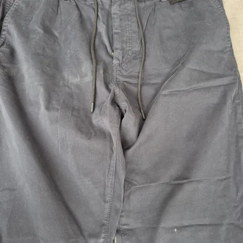 BOSS TAPERED FIT CHINO PANTS IN NAVY SIZE 50