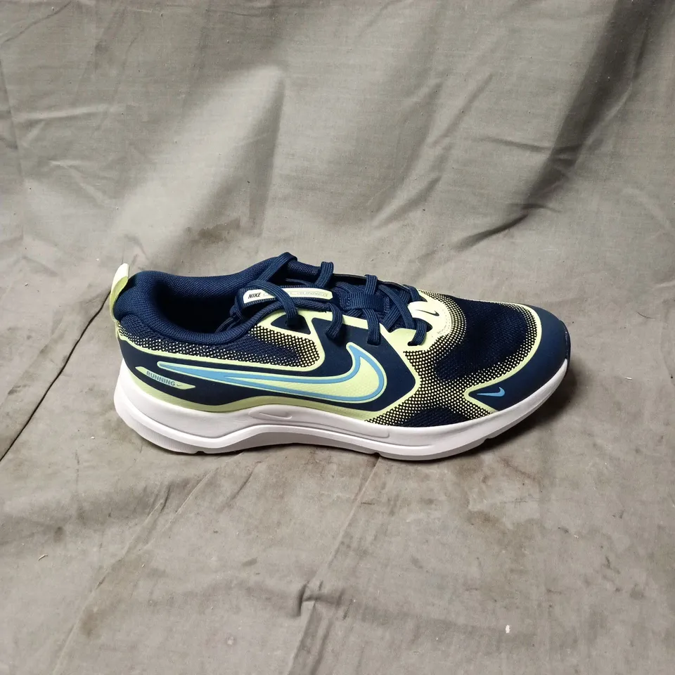 NIKE COSMIC RUNNER RUNNING SHOES – NAVY WITH LIME ACCENTS SIZE 5.5