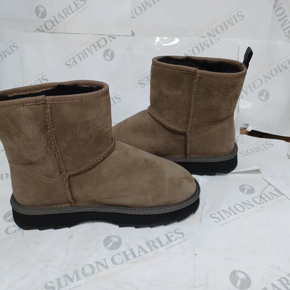 EMU AUSTRALIA FUR LINED SHOES WOMENS SIZE 8