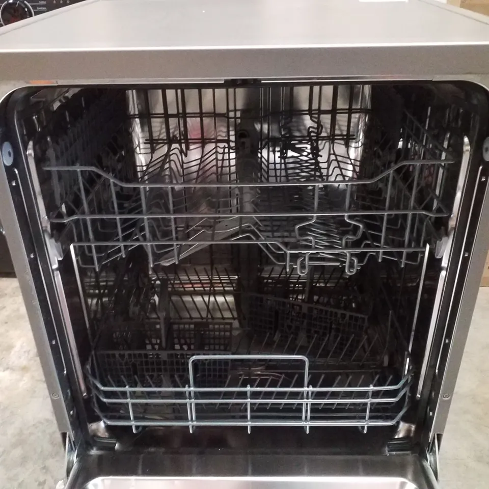 HISENSE HS6223E90XUK SLIMLINE 10 FREESTANDING DISHWASHER - SILVER