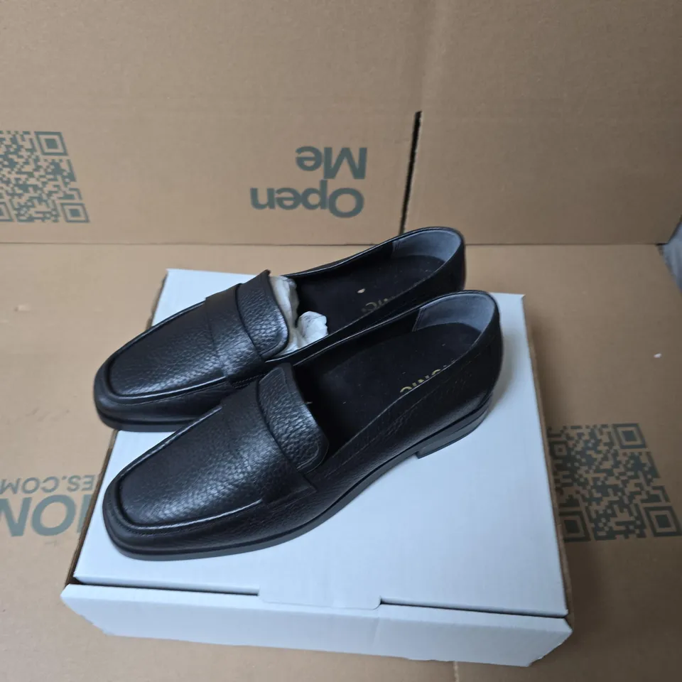 VIONIC BLACK LEATHER SLIP-ON LOAFERS UK 6