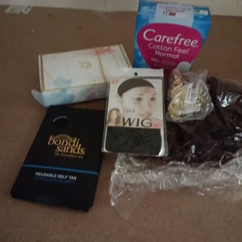 APPROXIMATELY 10 ASSORTED HEALTH & BEAUTY PRODUCTS TO INCLUDE WIG CAPS, LINERS, SELF TAN MITT, ETC