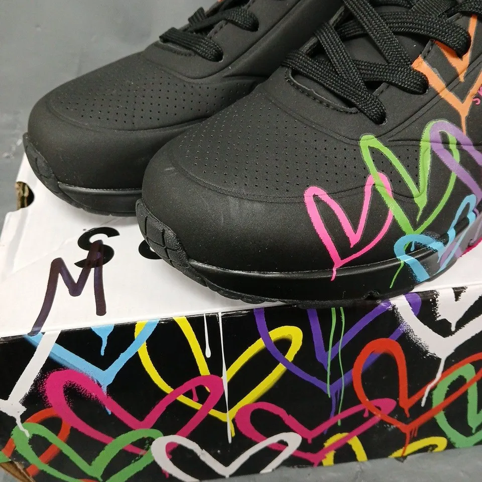 BOXED PAIR OF SKECHERS RAINBOW HEART TRAINERS IN BLACK MULTI SIZE 8