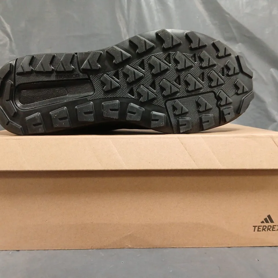 BOXED PAIR OF ADIDAS TERREX ANYLANDER MID SHOES IN BLACKS SIZE UK 8