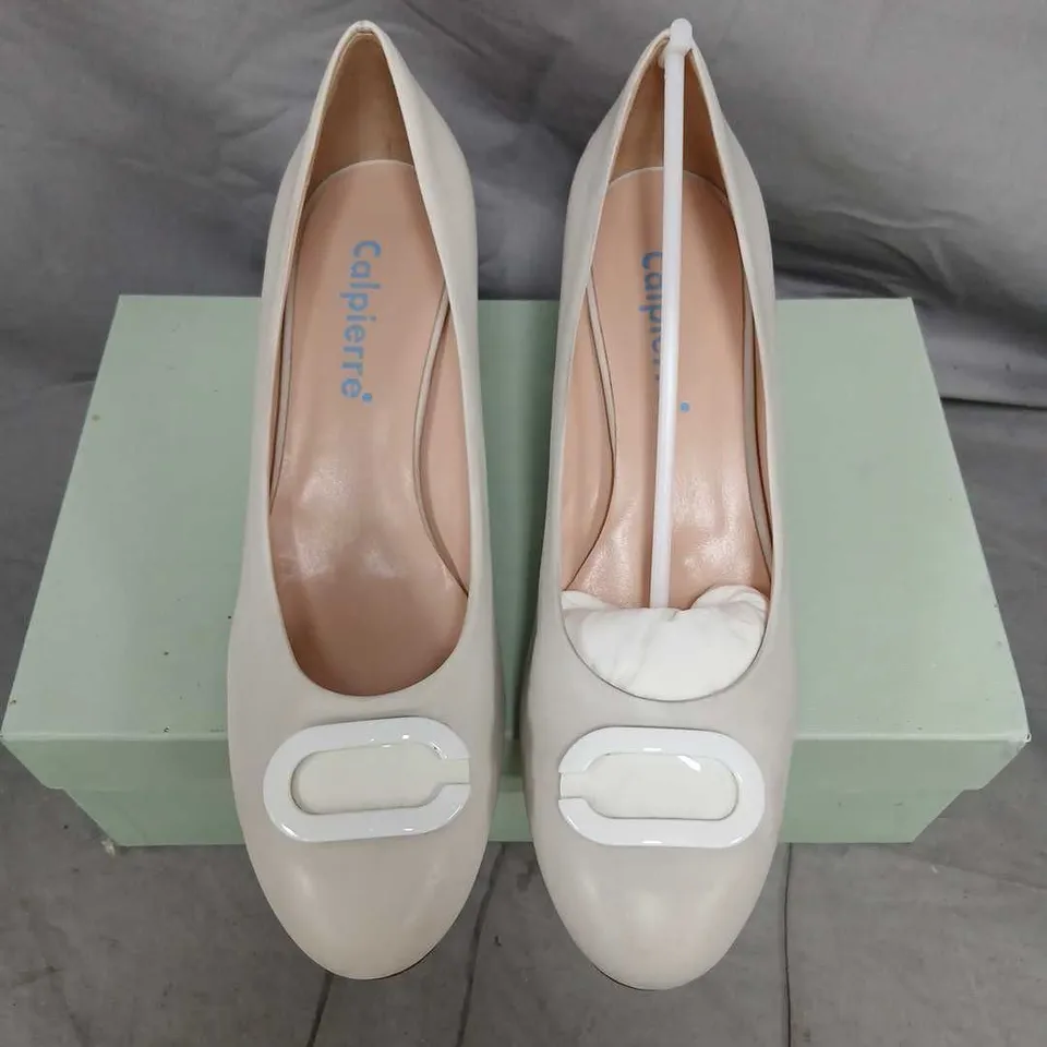 CALPIERRE DC215 SABBIA BEIGE PUMPS – UK 7 (EU 40)