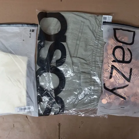 APPROXIMATELY 20 ASSORTED CLOTHING AND FASHION PRODUCTS IN VARIOUS STYLES AND SIZES - COLLECTION ONLY