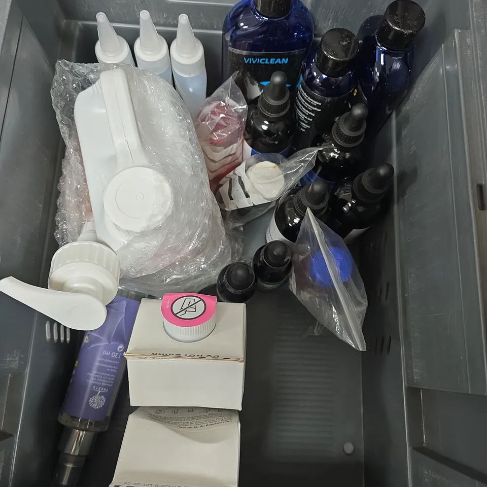 BOX OF ASSORTED ITEMS TO INCLUDE - SMART WASH - CRAFT IT - VIVICLEAN - COLLECTION ONLY 