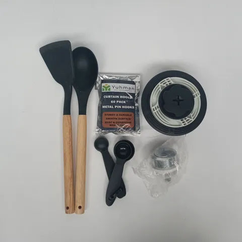 APPROXIMATELY 10 ASSORTED HOUSEHOLD ITEMS TO INCLUDE CURTAIN HOOKS, ETC
