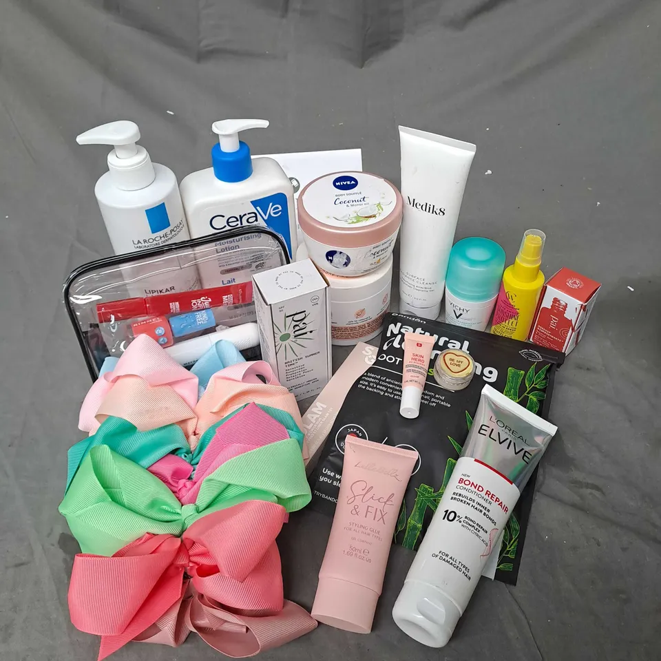 APPROXIMATELY 20 ASSORTED COSMETIC PRODUCTS TO INCLUDE PAI SENSITIVE SUNSCREEN, VICHY ANTI-PERSPIRANT, MEDIK8 CLEANSING GEL ETC