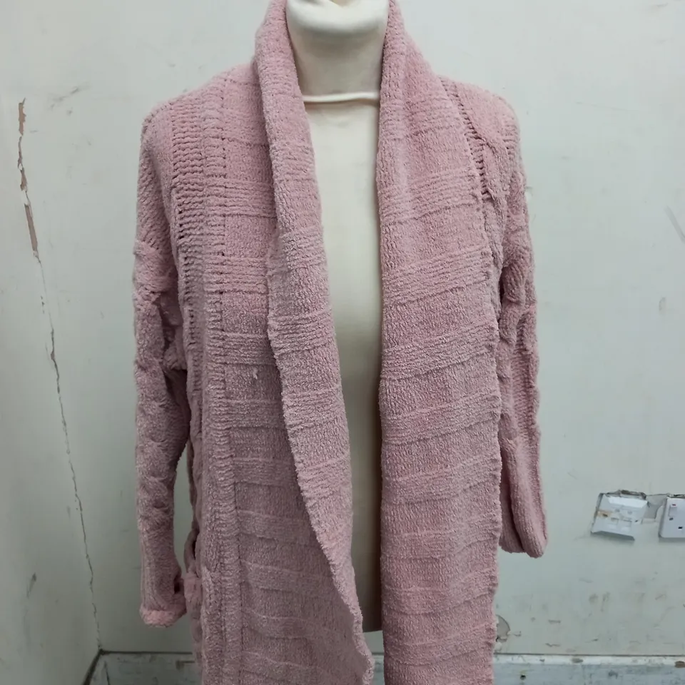 BOX OF APPROX 7 ASSORTED KNITTED WYNNE LOUNGE CLOTHING ITEMS; JUMPER AND CARDIGAN. 