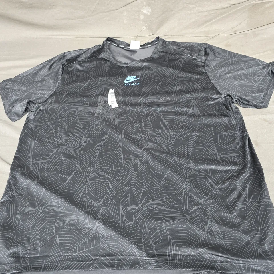 NIKE AIR MAX BLACK/BLUE T-SHIRT - UK SIZE XXL
