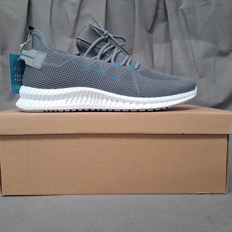 BOXED PAIR OF BXT YOGO FOAM CASUALS KNIT SHOES IN GREY SIZE 7