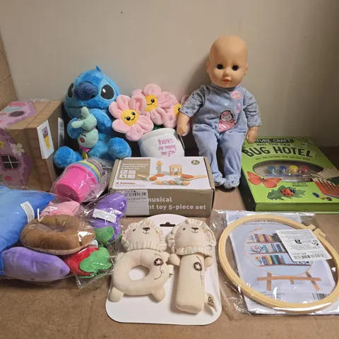 LARGE BOX OF APPROXIMATELY 20 ASSORTED TOYS AND GAMES TO INCLUDE TEDDIES, BABY DOLL AND STACKING CUPS