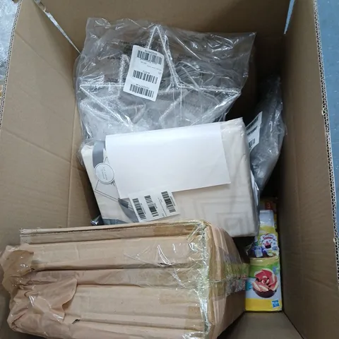 MIXED WHOLESALE LOT – ASSORTED HOUSEHOLD ITEMS IN BOX APPROXIMATELY 7 ITEMS CHRISTMAS DECORATION