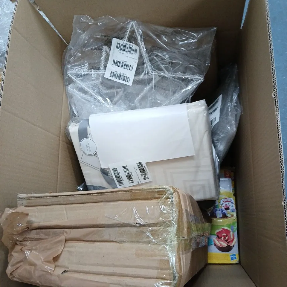 MIXED WHOLESALE LOT – ASSORTED HOUSEHOLD ITEMS IN BOX APPROXIMATELY 7 ITEMS CHRISTMAS DECORATION